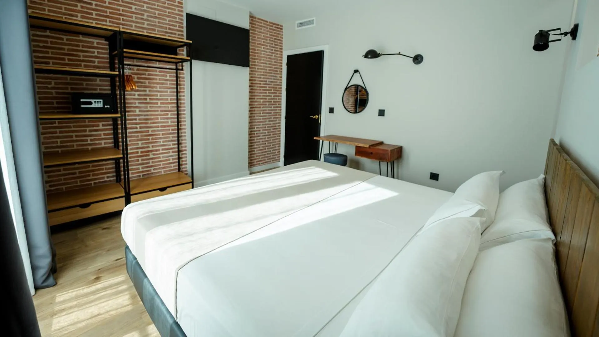 Aparthotel Luz De Gades - Suites Spa Gym - Adults Only 4*, Cadiz
